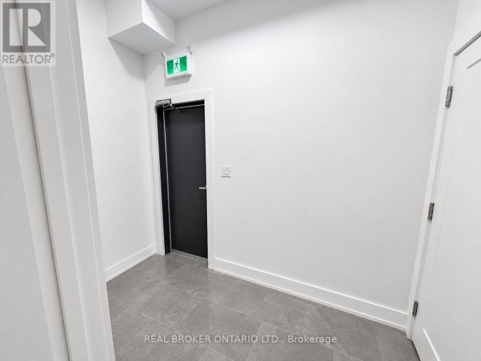 1127 MAIN STREET E, Hamilton (Crown Point), Ontario, L8M1P2