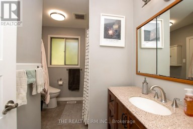 82 LANGTON ROAD London East (East D) Ontario photo 12