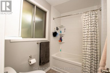 82 LANGTON ROAD London East (East D) Ontario photo 13