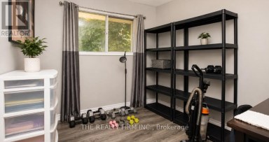 82 LANGTON ROAD London East (East D) Ontario photo 14