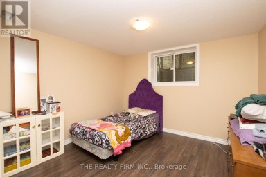 82 LANGTON ROAD London East (East D) Ontario photo 32