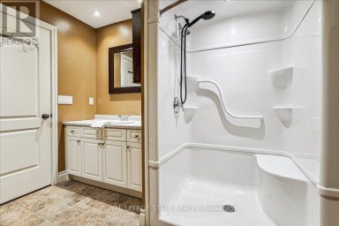 5117 CANBOROUGH ROAD West Lincoln (Bismark/Wellandport) Ontario photo 26