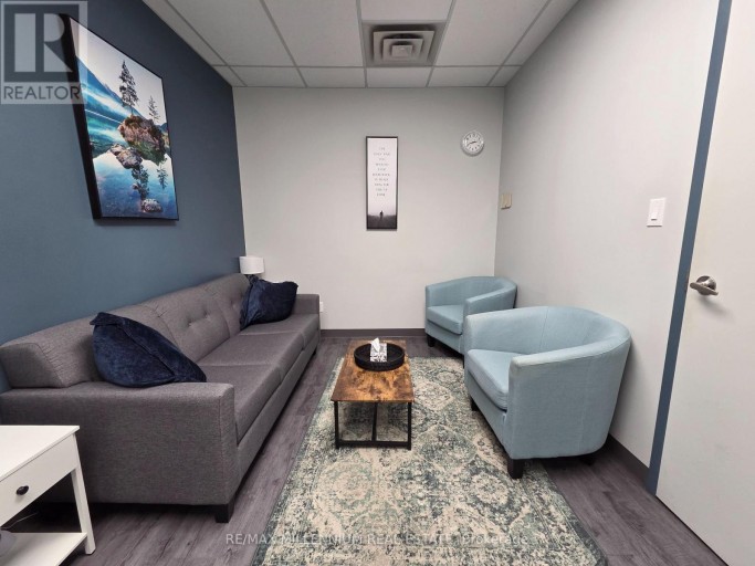 7 - 209 DUNDAS STREET E, Whitby (Downtown Whitby), Ontario, L1N4C9