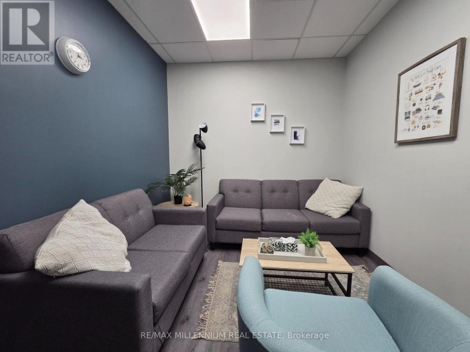 7 - 209 DUNDAS STREET E, Whitby (Downtown Whitby), Ontario, L1N4C9