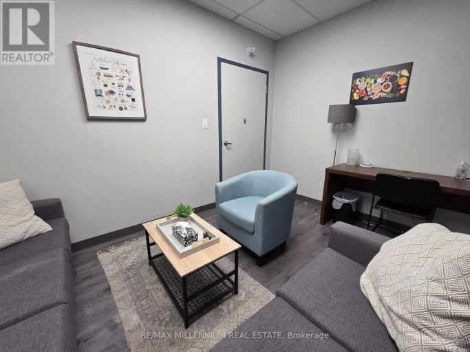 7 - 209 DUNDAS STREET E, Whitby (Downtown Whitby), Ontario, L1N4C9