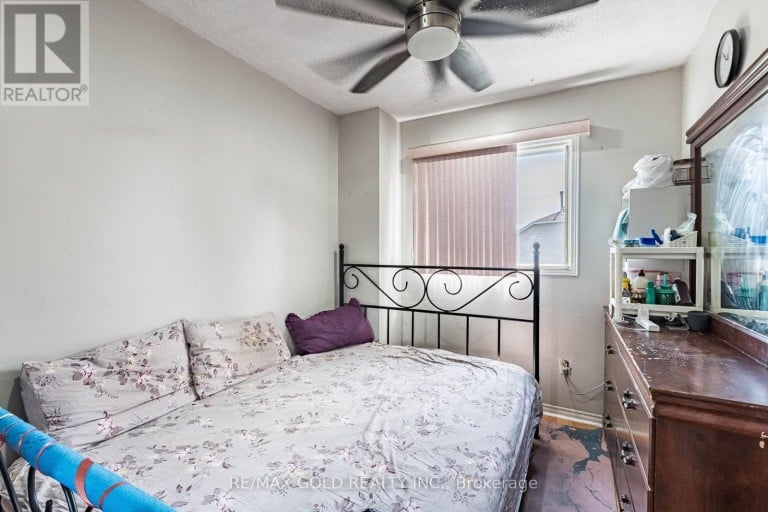 10 ELMSTEAD COURT, Brampton (Fletcher's Creek South), Ontario, L6Y4B9