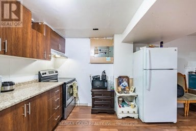 10 ELMSTEAD COURT Brampton (Fletcher's Creek South) Ontario photo 12