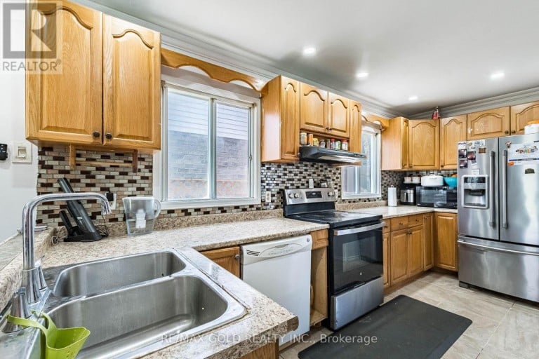 10 ELMSTEAD COURT, Brampton (Fletcher's Creek South), Ontario, L6Y4B9