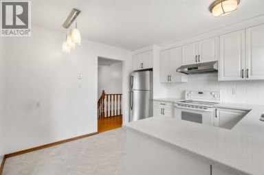 6008 DALGETTY Drive NW Calgary Alberta photo 12