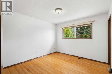 6008 DALGETTY Drive NW Calgary Alberta photo 15