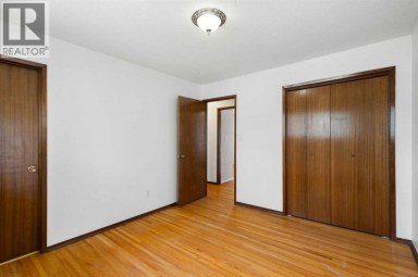 6008 DALGETTY Drive NW Calgary Alberta photo 16
