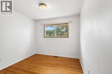 6008 DALGETTY Drive NW Calgary Alberta photo 19