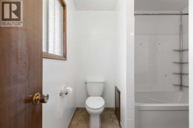 6008 DALGETTY Drive NW Calgary Alberta photo 22