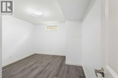 6008 DALGETTY Drive NW Calgary Alberta photo 27
