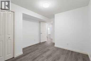 6008 DALGETTY Drive NW Calgary Alberta photo 28