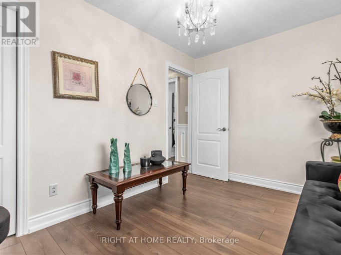 2 GRENADINE COURT, Toronto (Humber Summit), Ontario, M9L2H6