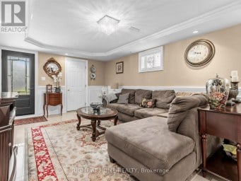 2 GRENADINE COURT Toronto (Humber Summit) Ontario photo 26