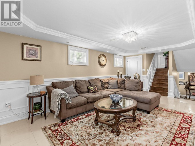 2 GRENADINE COURT, Toronto (Humber Summit), Ontario, M9L2H6