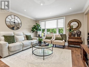 2 GRENADINE COURT Toronto (Humber Summit) Ontario photo 6