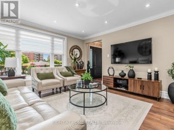 2 GRENADINE COURT Toronto (Humber Summit) Ontario photo 7
