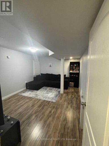 16 TRURO CIRCLE, Brampton (Brampton North), Ontario, L7A4E4