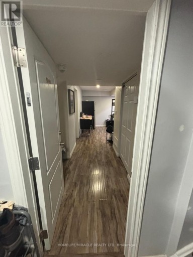 16 TRURO CIRCLE, Brampton (Brampton North), Ontario, L7A4E4