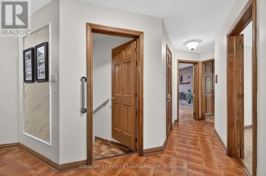 27 STIRRUP COURT London North (North J) Ontario photo 24