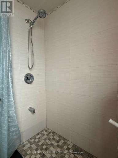 17 HARNWORTH DRIVE, Toronto (Hillcrest Village), Ontario, M2H3C1