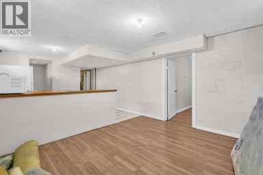 2046 33 Street SE Calgary Alberta photo 32