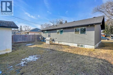 2046 33 Street SE Calgary Alberta photo 7