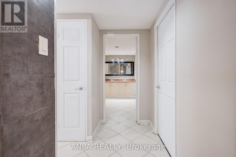 401 - 255 BAMBURGH CIRCLE, Toronto (Steeles), Ontario, M1W3T6