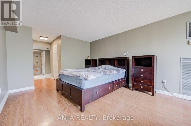 401 - 255 BAMBURGH CIRCLE, Toronto (Steeles), Ontario, M1W3T6