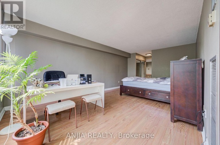 401 - 255 BAMBURGH CIRCLE, Toronto (Steeles), Ontario, M1W3T6