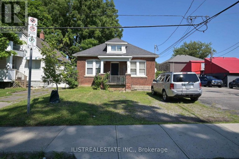 2 NORFOLK STREET N, Hamilton (Ainslie Wood), Ontario, L8S3K1