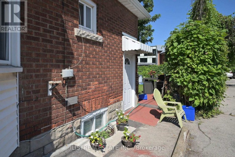 2 NORFOLK STREET N, Hamilton (Ainslie Wood), Ontario, L8S3K1