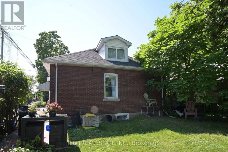 2 NORFOLK STREET N, Hamilton (Ainslie Wood), Ontario, L8S3K1