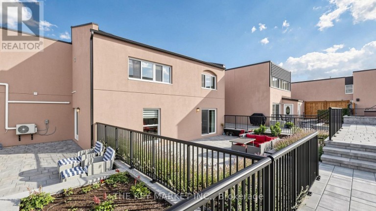 289 - 3060 CONSTITUTION BOULEVARD, Mississauga (Applewood), Ontario, L4Y3X8