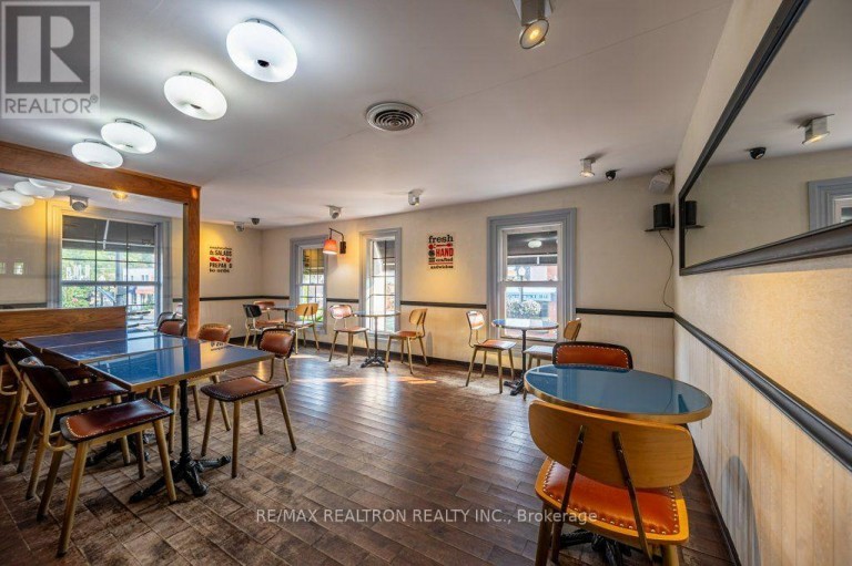 321 LAKESHORE ROAD E, Oakville (OO Old Oakville), Ontario, L6J1J4