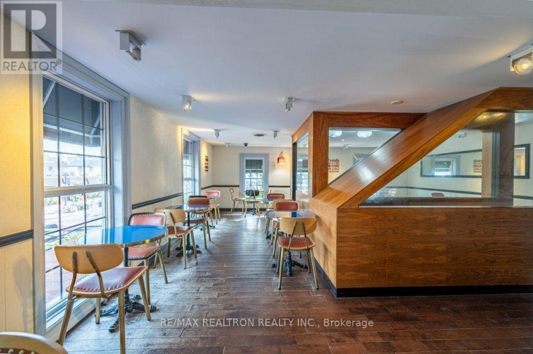 321 LAKESHORE ROAD E, Oakville (OO Old Oakville), Ontario, L6J1J4
