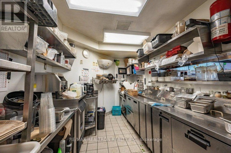 321 LAKESHORE ROAD E, Oakville (OO Old Oakville), Ontario, L6J1J4