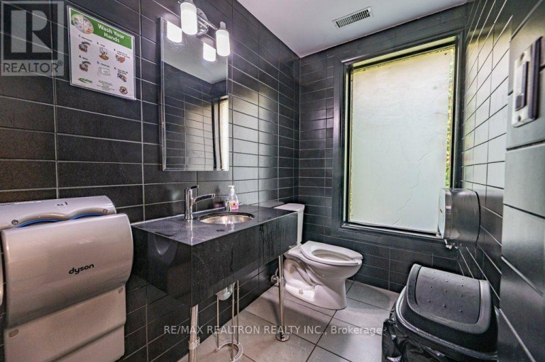 321 LAKESHORE ROAD E, Oakville (OO Old Oakville), Ontario, L6J1J4