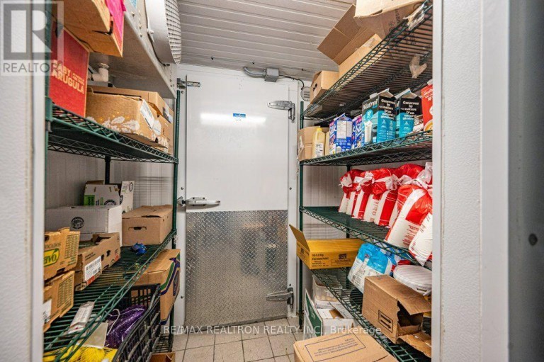 321 LAKESHORE ROAD E, Oakville (OO Old Oakville), Ontario, L6J1J4
