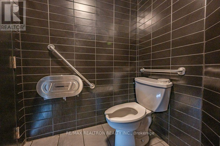 321 LAKESHORE ROAD E, Oakville (OO Old Oakville), Ontario, L6J1J4