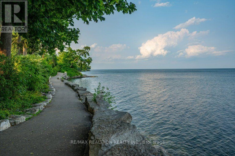 321 LAKESHORE ROAD E, Oakville (OO Old Oakville), Ontario, L6J1J4
