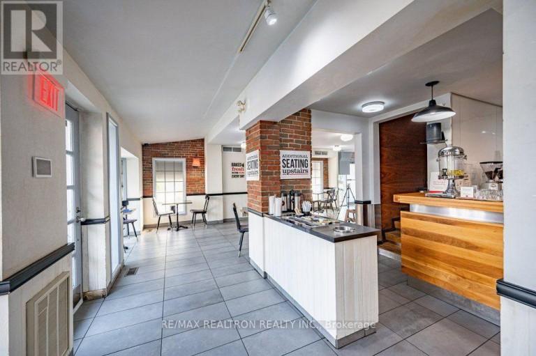 321 LAKESHORE ROAD E, Oakville (OO Old Oakville), Ontario, L6J1J4