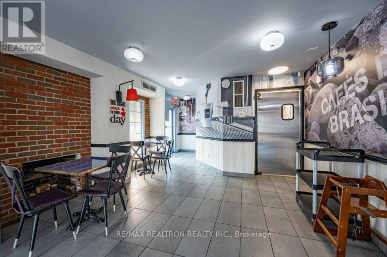 321 LAKESHORE ROAD E, Oakville (OO Old Oakville), Ontario, L6J1J4