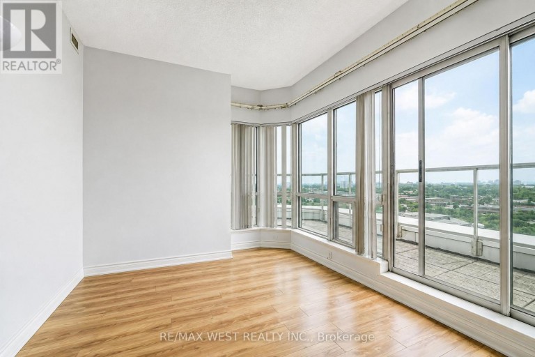 PH103 - 8 LEE CENTRE DRIVE, Toronto (Woburn), Ontario, M1H3H8