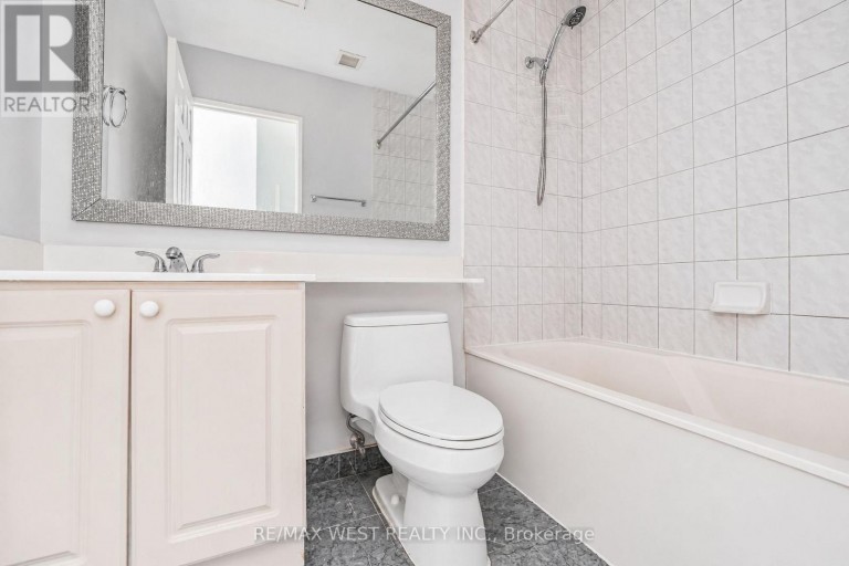 PH103 - 8 LEE CENTRE DRIVE, Toronto (Woburn), Ontario, M1H3H8