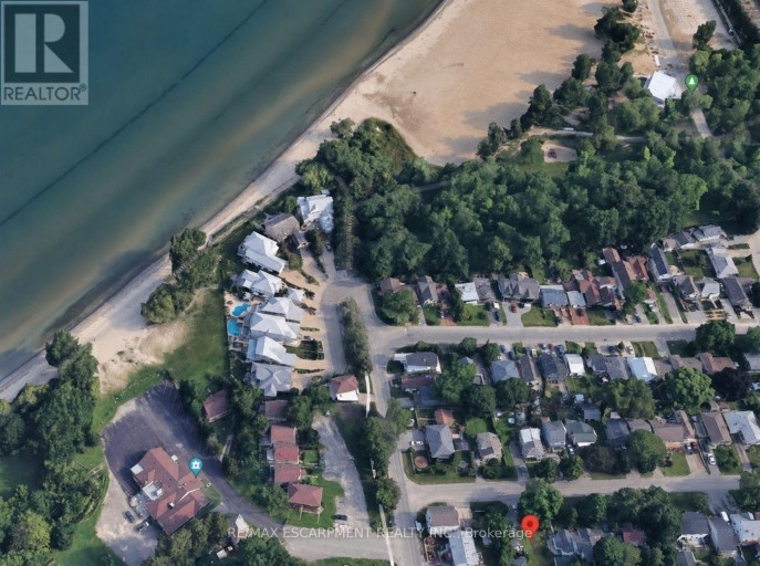 4 GRANDVIEW DRIVE, St. Catharines (Port Weller), Ontario, L2M1A8