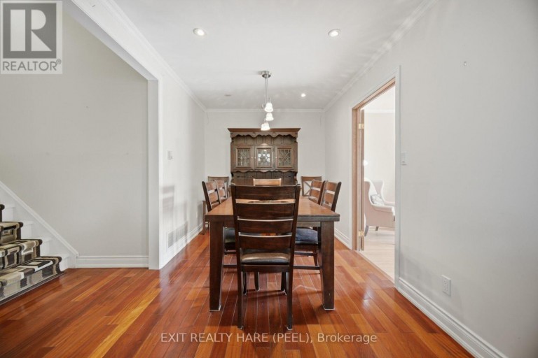 30 THORSBY COURT, Brampton (Brampton North), Ontario, L6V3T9